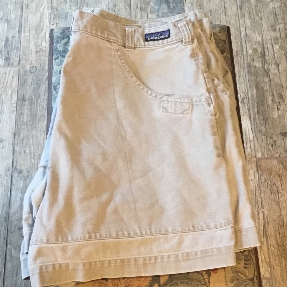 Vintage Patagonia Stand Up Shorts
Pre-1996 brand patch
Gently worn
Men’s 36